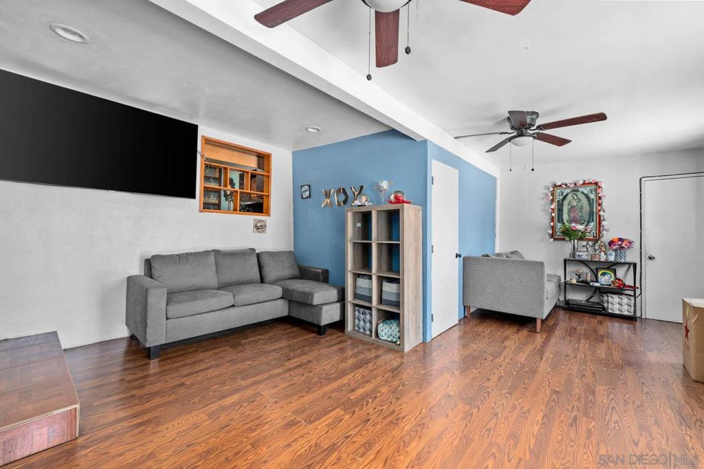 124 E View St