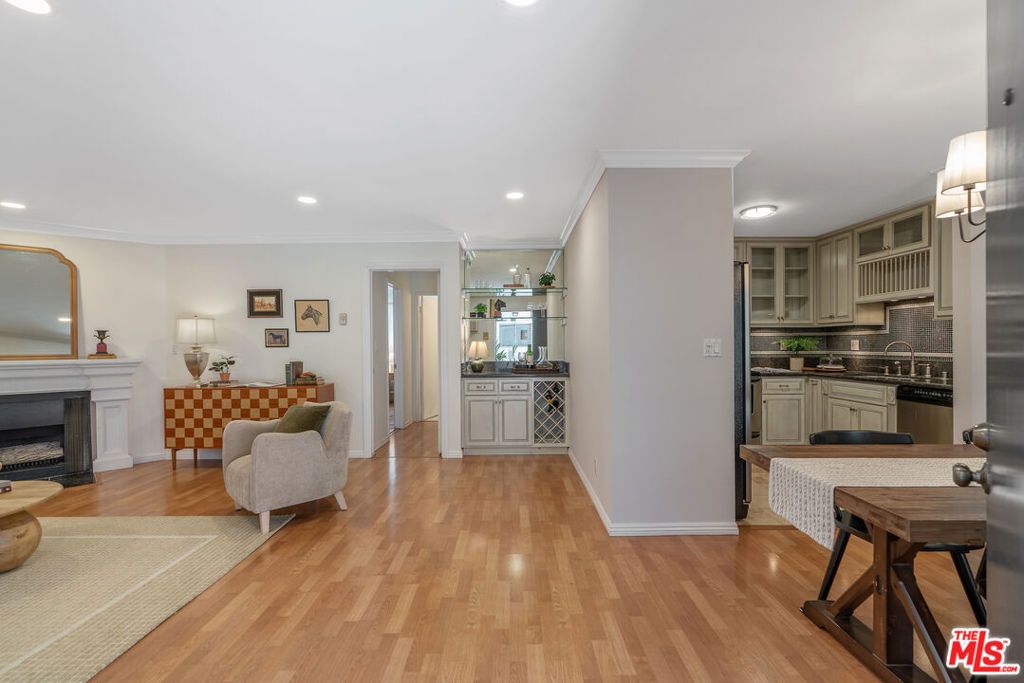 Photo of 837 N West Knoll Drive #109, West Hollywood, CA 90069 (MLS # 25595739)