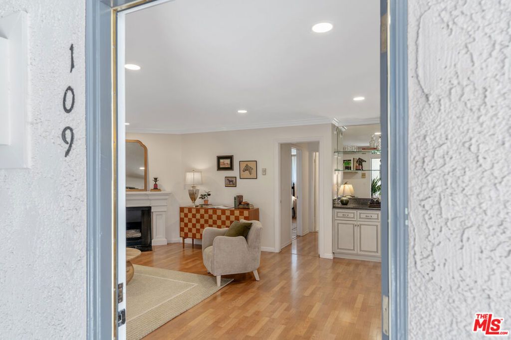 Photo of 837 N West Knoll Drive #109, West Hollywood, CA 90069 (MLS # 25595739)