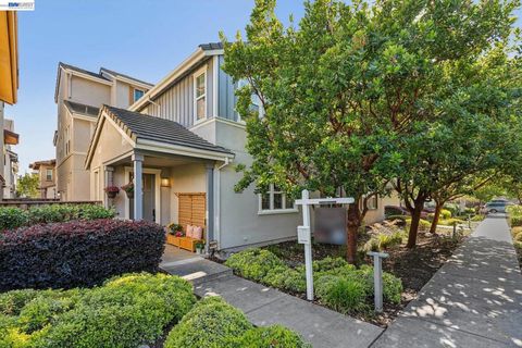 Photo of 415 Dewitt Ln Ln, Alameda, CA 94501 (MLS # 41133176)