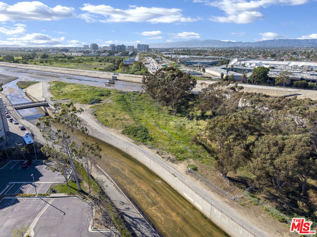 Photo of 5000 Beethoven St, Los Angeles, CA 90066 (MLS # 26668755)