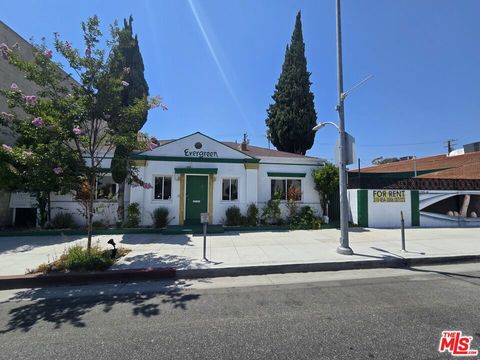 Photo of 177 S Robertson Boulevard, Beverly Hills, CA 90211 (MLS # 25577275)