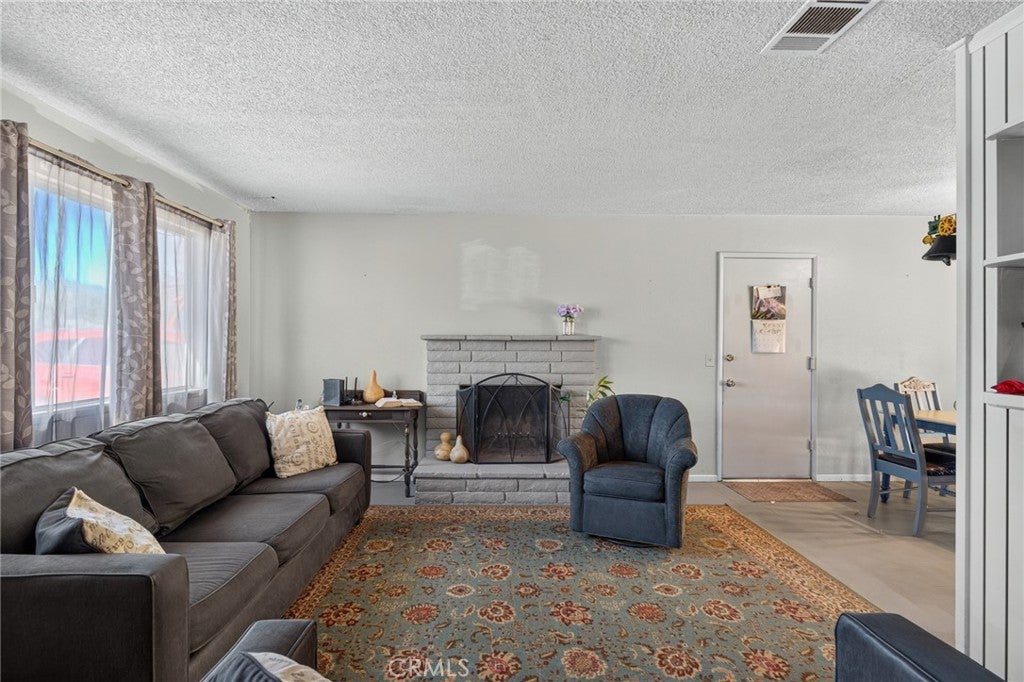 10821 E Avenue R14