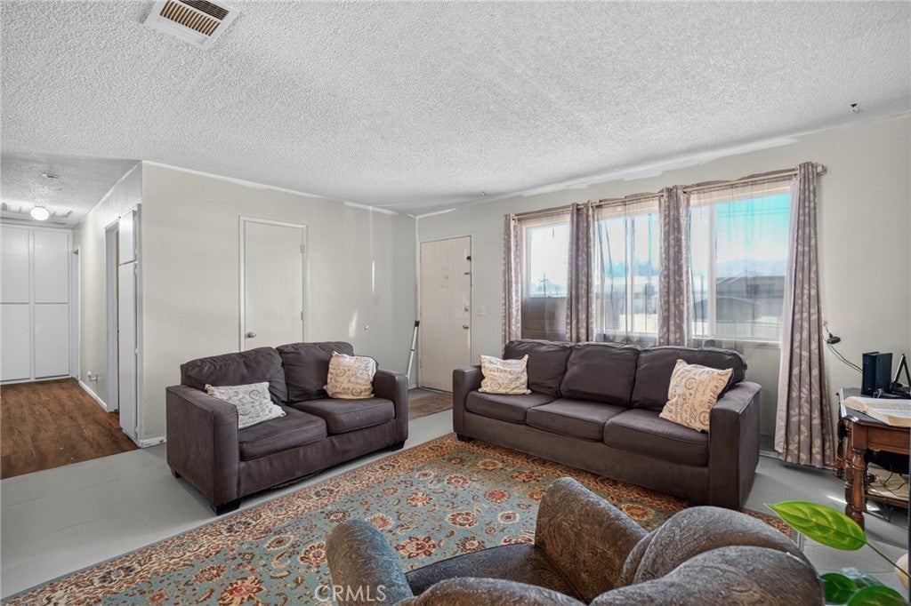 10821 E Avenue R14