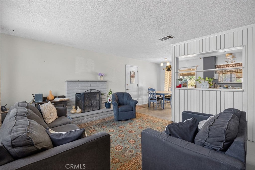 10821 E Avenue R14