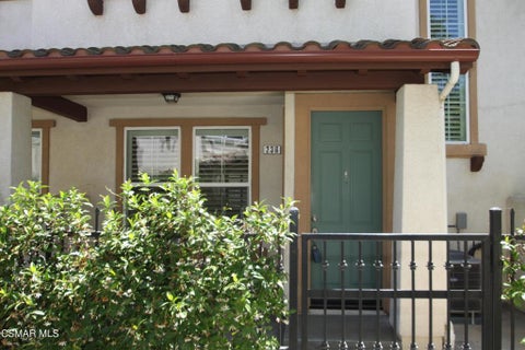 Photo of 236 Via Antonio, Newbury Park, CA 91320 (MLS # 226004290)