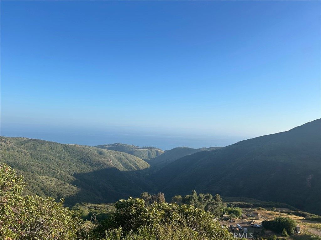 Photo of 1455 Barrymore, Malibu, CA 90265 (MLS # SR26078407)