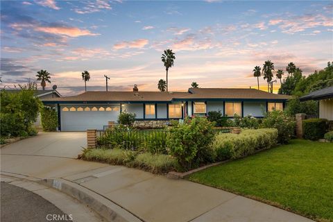 Photo of 812 Orchard Drive Dr, Redlands, CA 92374 (MLS # IG25192598) Photo of 812 Orchard Drive Dr, Redlands, CA 92374 (MLS # IG25192598)