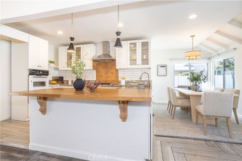 Photo of 15756 Hart Street, Lake Balboa, CA 91406 (MLS # SR25243449)