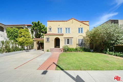 Photo of 942 N Croft Avenue, Los Angeles, CA 90069 (MLS # 26799940)