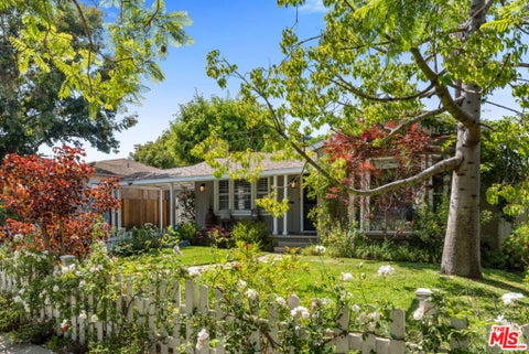 Photo of 10933 Ayres Avenue, Los Angeles, CA 90064 (MLS # 26103264)
