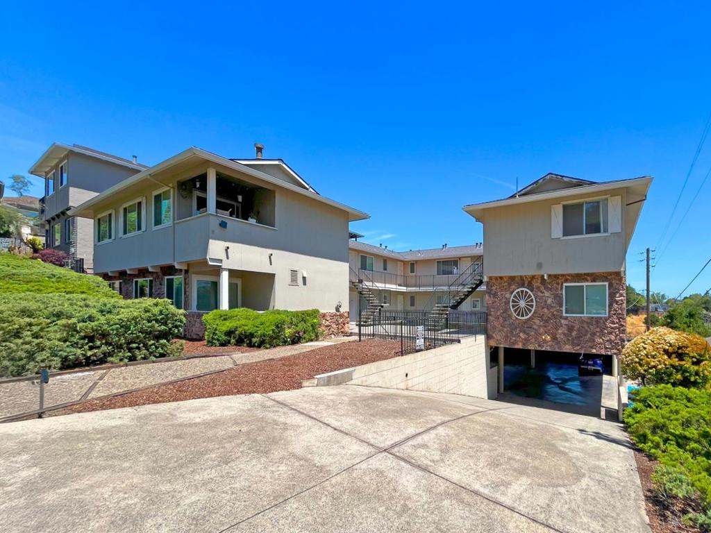 1205 Geraldine Way