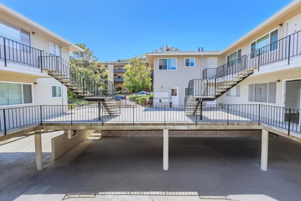 1205 Geraldine Way