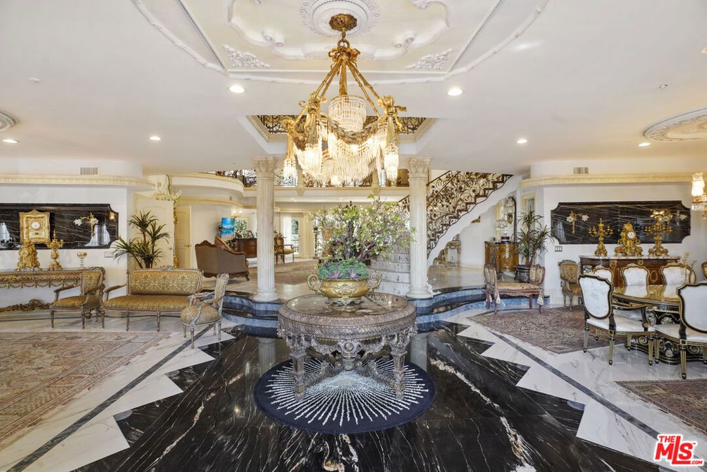 Photo of 2258 Gloaming Way, Beverly Hills, CA 90210 (MLS # 25625301)