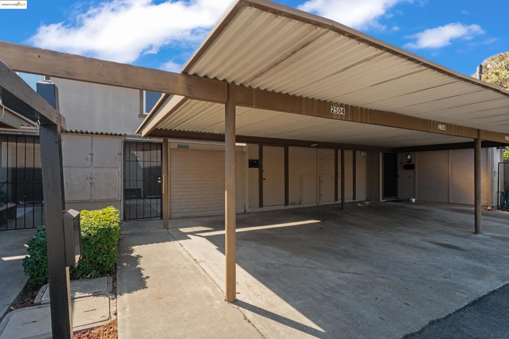 GENTRY COURT - Residential