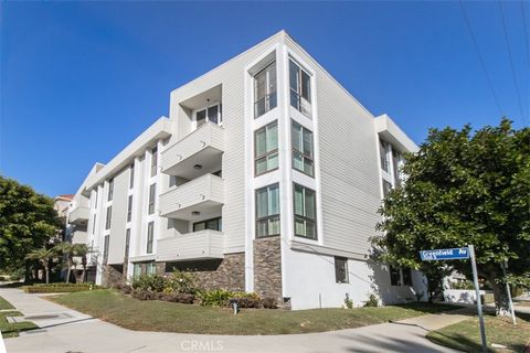 Photo of 1550 Greenfield #202, Los Angeles, CA 90025 (MLS # SR25272748)