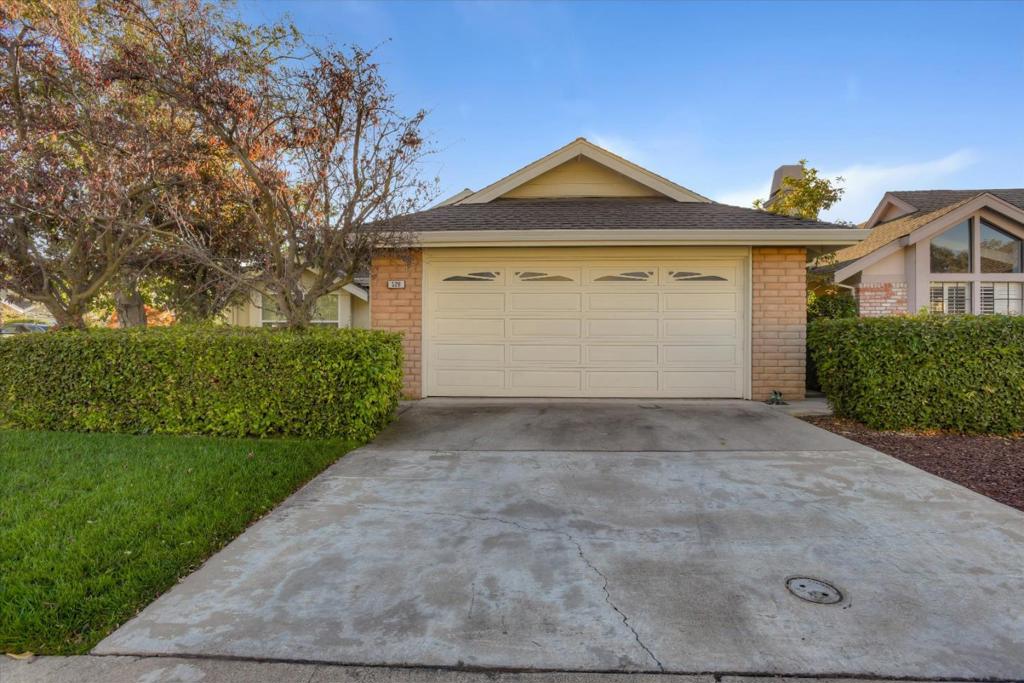 Sea Colony one level home featuring 3 bedrooms 2 full baths plus a spacious loft, 2 car attached garage plus visitor parking. Association pool and tennis court.