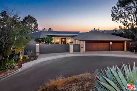Photo of 1131 Miradero Road, Beverly Hills, CA 90210 (MLS # 26840609)