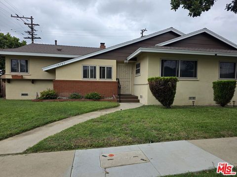 Photo of 10725 S 8th Avenue, Inglewood, CA 90303 (MLS # 25545799)