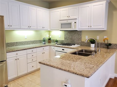 Photo of 1800 Oak Street #304, Torrance, CA 90501 (MLS # SB25241695)
