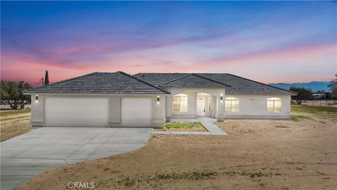 8569 Oakwood Avenue Hesperia CA 92345