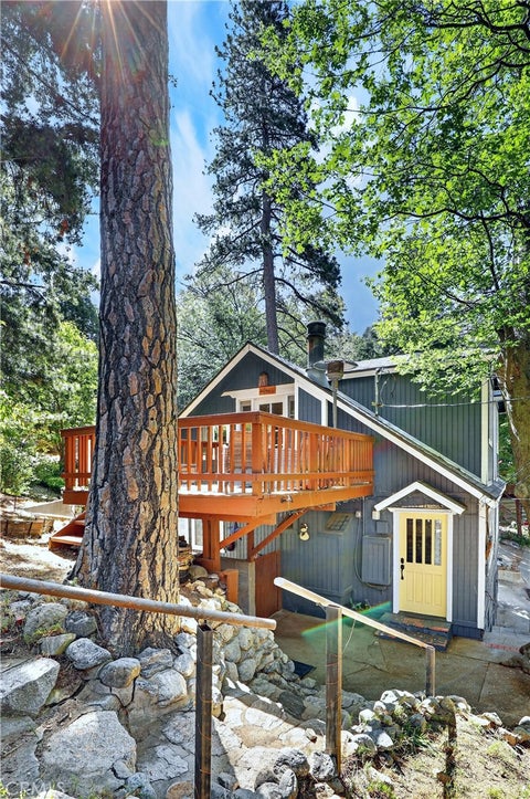 Photo of 605 Pyramid Drive, Crestline, CA 92325 (MLS # IG26110654)