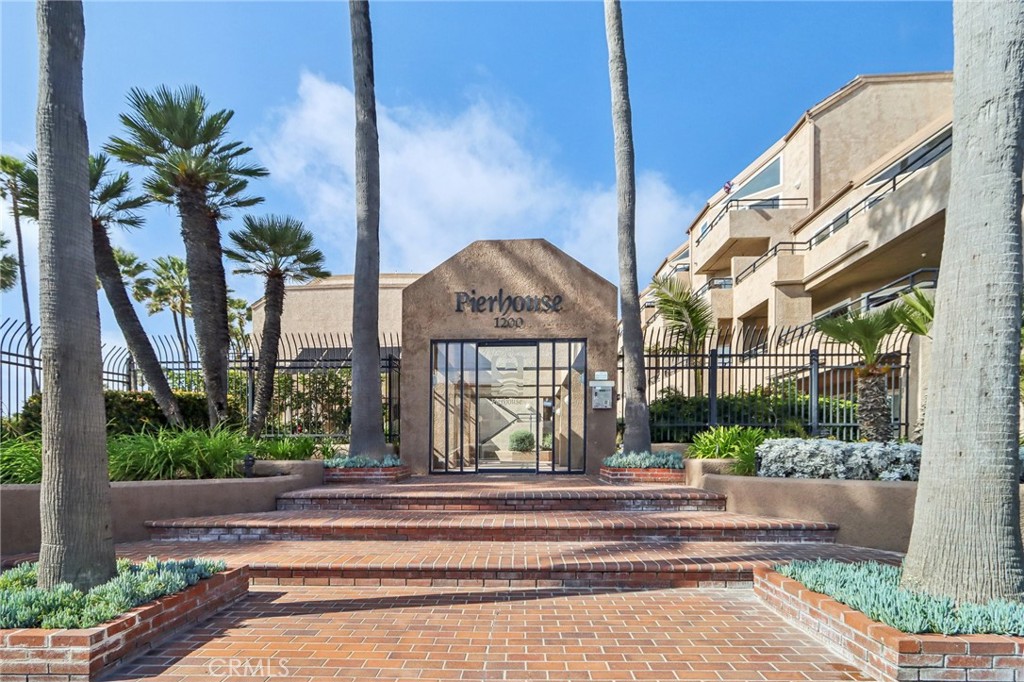 1200 Pacific Coast 423