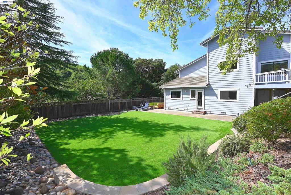 Photo of 16 McNamara Ln Ln, Martinez, CA 94553 (MLS # 41128825)