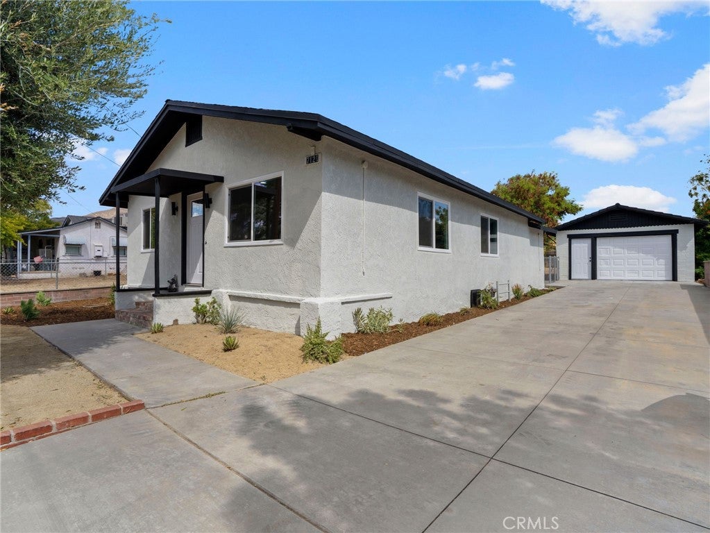 7121 Vine