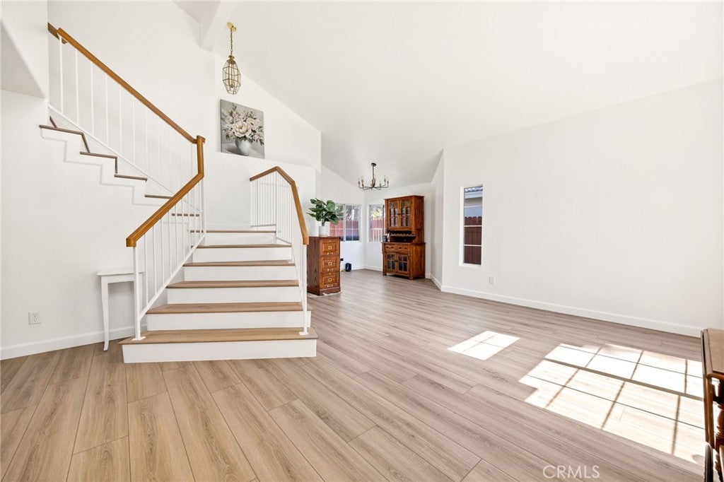 975 Peacock Dr