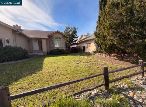 Photo of 418 418 Highland Ct Ct, Concord, CA 94520 (MLS # 41124877)