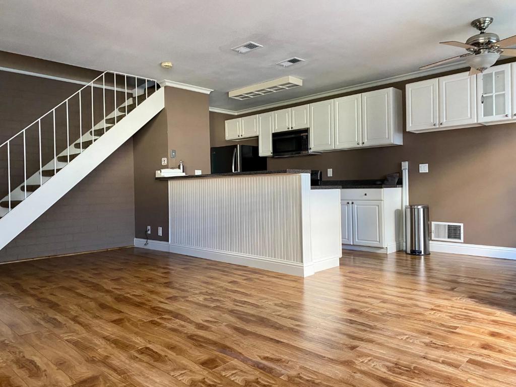 2291 Samaritan Drive 3