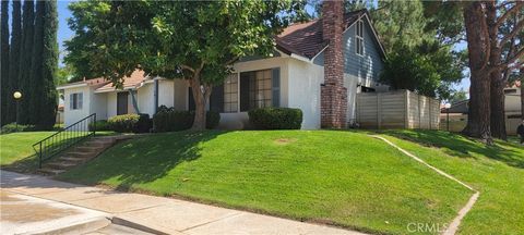 Photo of 4 Dearborn Cir, Redlands, CA 92374 (MLS # CV26094807)