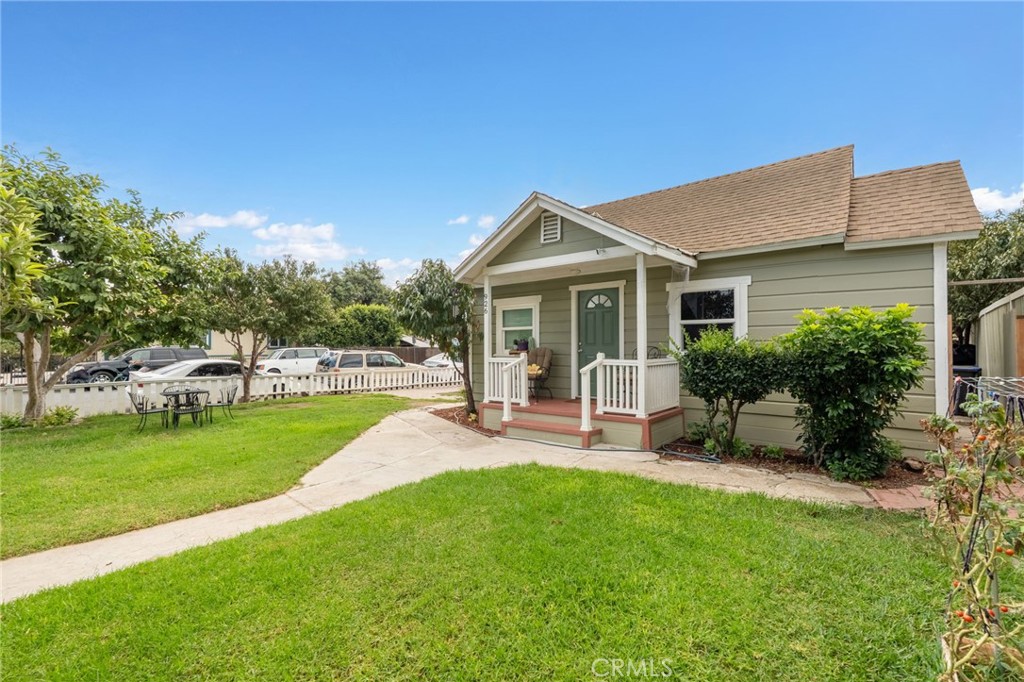 926 E Pine