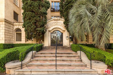 109 N Sycamore Avenue 102 Los Angeles CA 90036