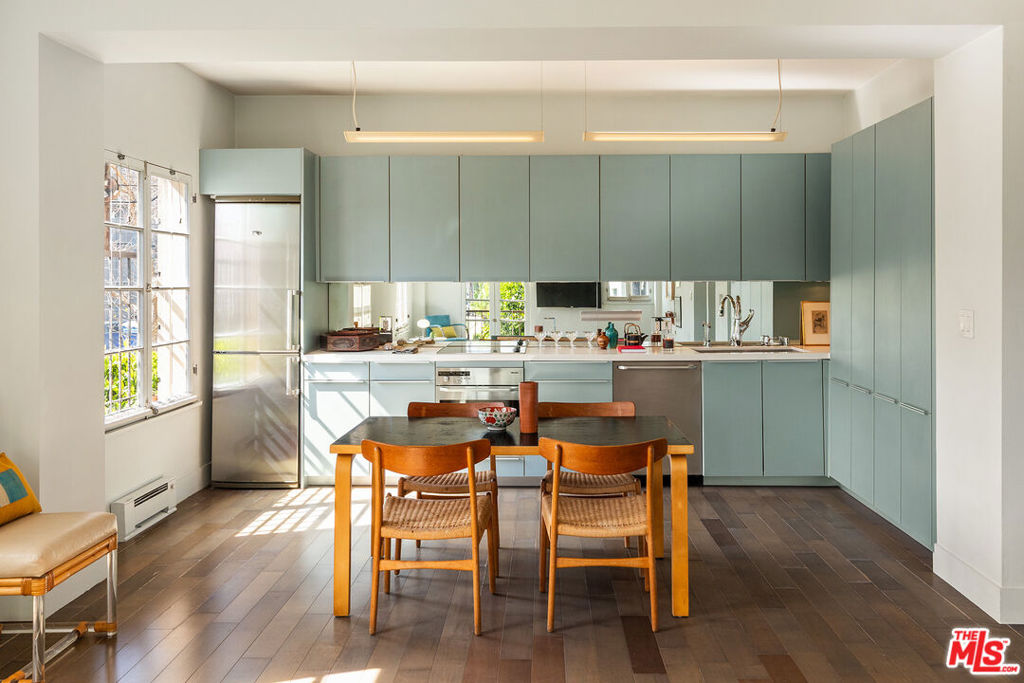 109 N Sycamore Avenue 102