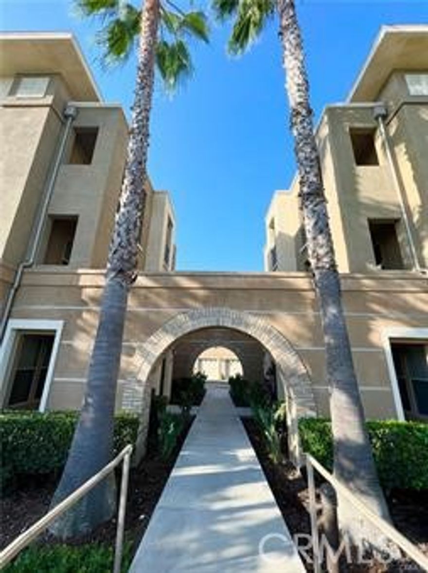 This modern, attractive home has an expansive open floor plan with high ceilings and large windows to maximize its natural lighting. Within this open floor plan, there is a living area, dining area, and a kitchen area. The kitchen area has a breakfast bar with a granite counter-top. This property, also, has one large bedroom with a large walk-in closet, 1 bathroom with a tile counter-top on the sink, and a patio. The Commons Park, which has the following features: outdoor barbecue, fireplace, trellis, outdoor seating & dining area, grassy, park like setting, plus a tot lot. Furthermore, this home is located within the Gables of Whittier, which is a beautiful community of condos and town-homes. This community is conveniently located on Whittier Blvd. and it is within walking distance of the Whittwood Town Center, which has restaurants, entertainment, and a multitude of services.