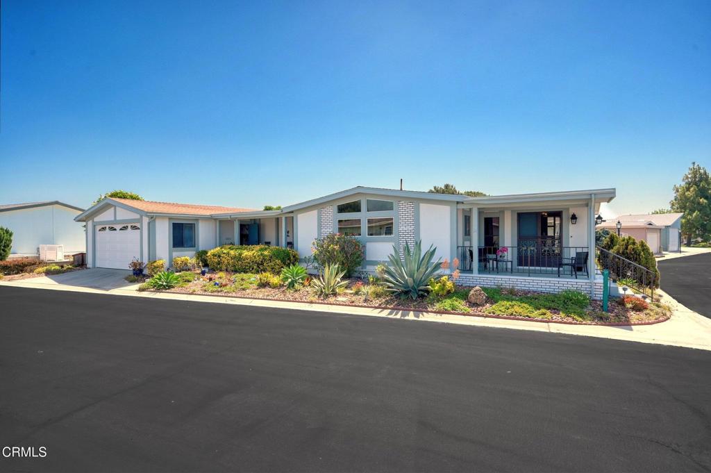 64 Poinsettia Gardens Drive 64
