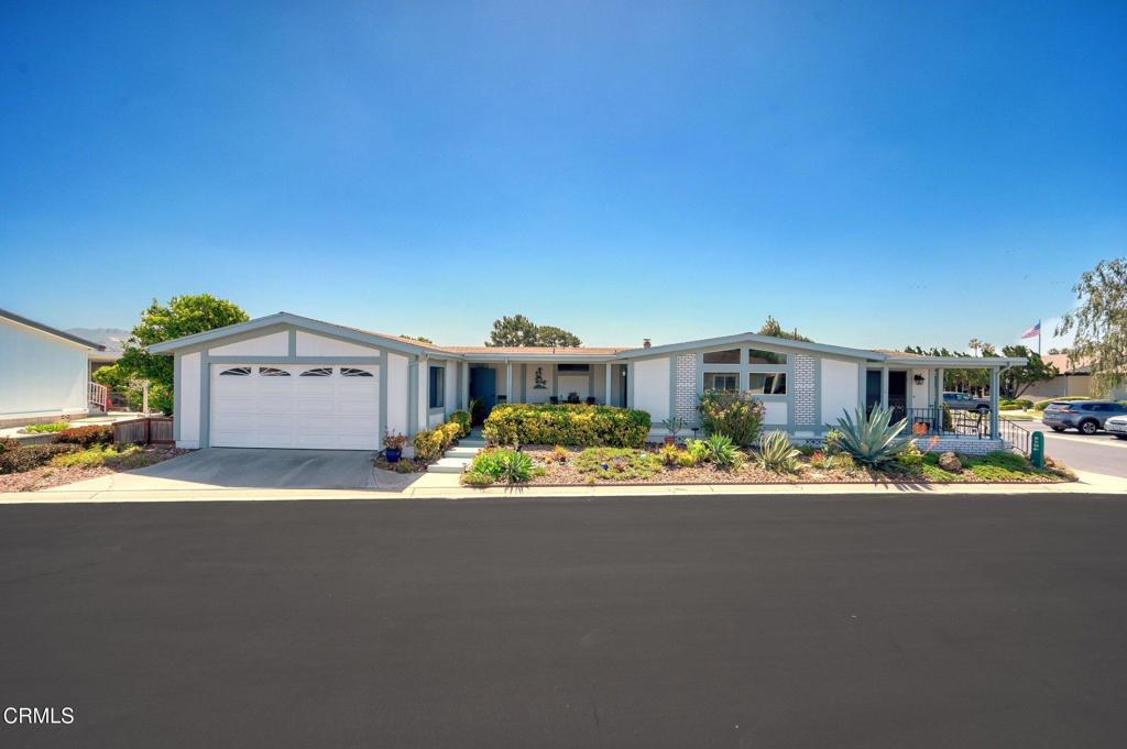 64 Poinsettia Gardens Drive 64