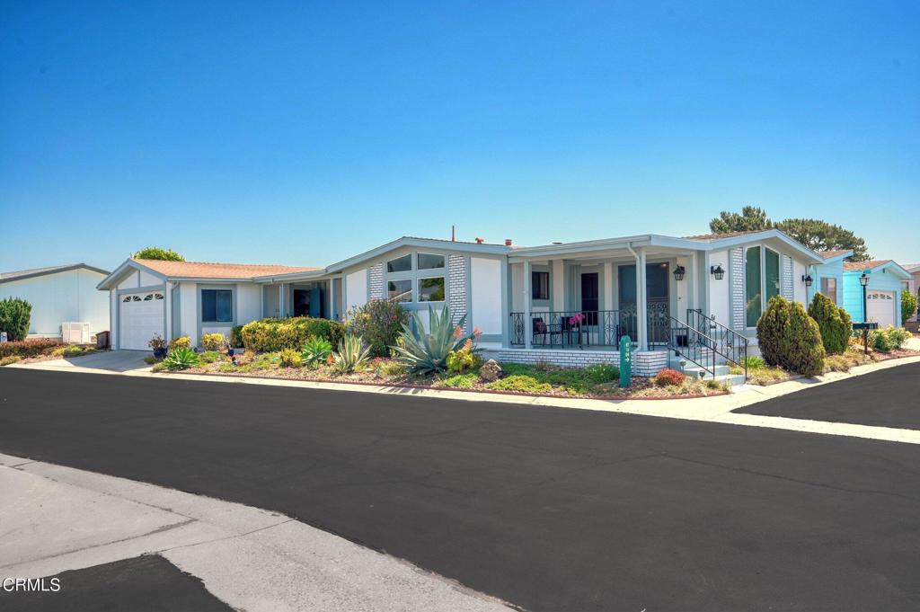 64 Poinsettia Gardens Drive 64