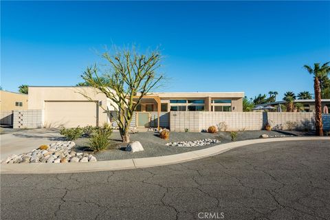 Photo of 1126 Lucent Court, Palm Springs, CA 92262 (MLS # NP25238311)