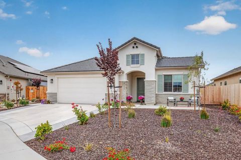 Photo of 945 Cambria Court, Hollister, CA 95023 (MLS # ML82046333)