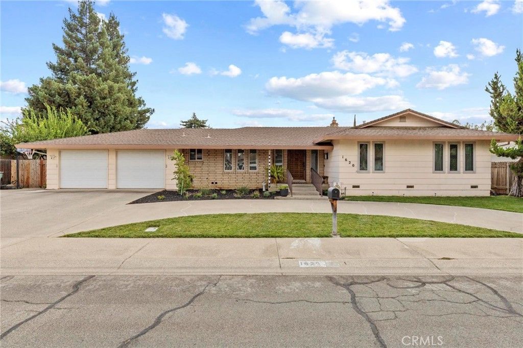 Photo of 1620 Sharon Dr, Yuba City, CA 95993 (MLS # OR25245369)