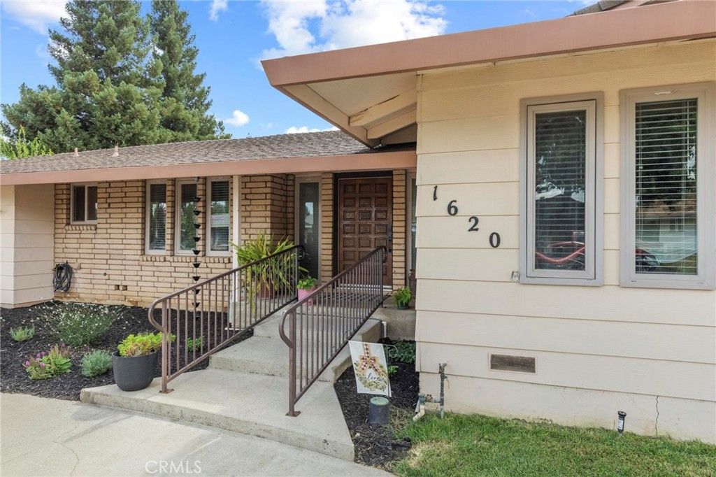Photo of 1620 Sharon Dr, Yuba City, CA 95993 (MLS # OR25245369)