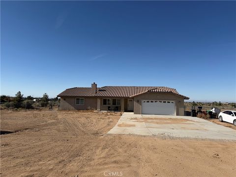 Photo of 5824 White Fox Trl Trl, Phelan, CA 92371 (MLS # HD26087792)