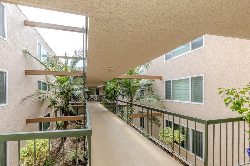 Photo of 210 Grand Ave #201, Long Beach, CA 90803 (MLS # OC26010188)