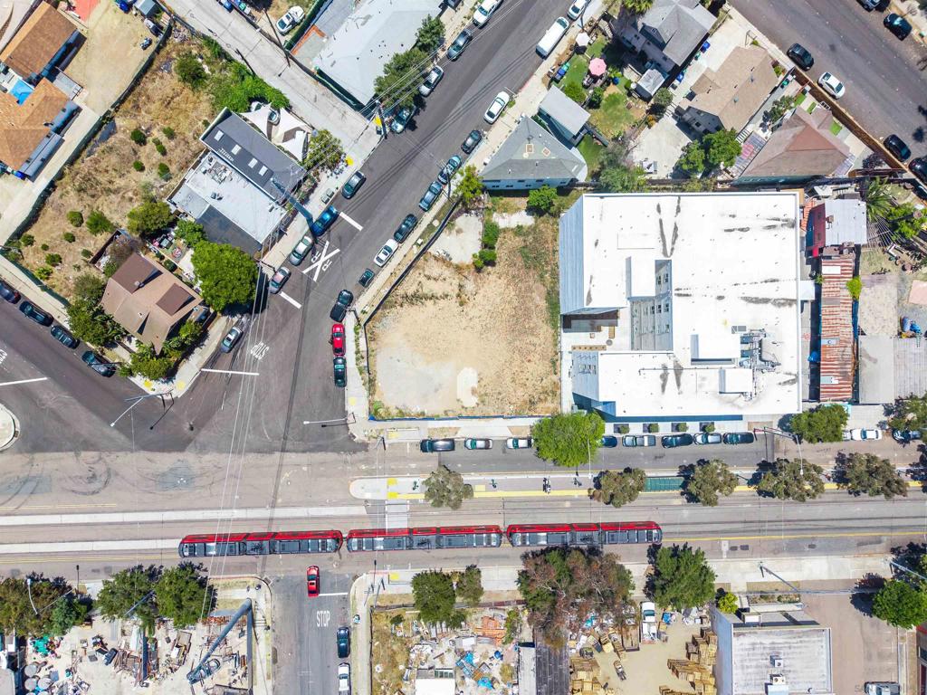 2575 Commercial Street