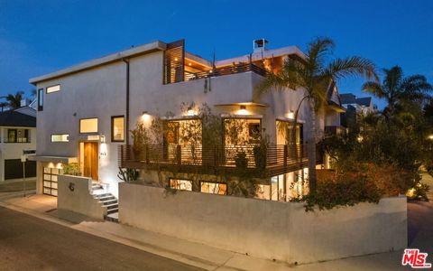 Photo of 4616 Roma Court, Marina Del Rey, CA 90292 (MLS # 25591805)
