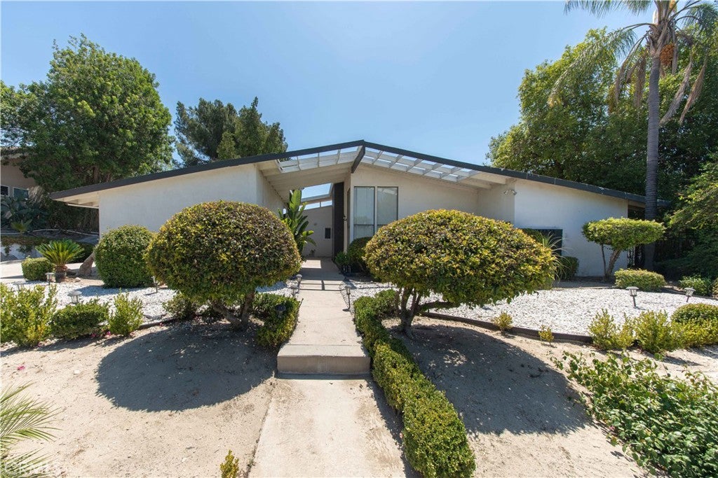 16594 Knollwood Drive