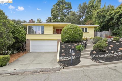 Photo of 1 Woodcrest Cir Cir, Oakland, CA 94602 (MLS # 41132991)